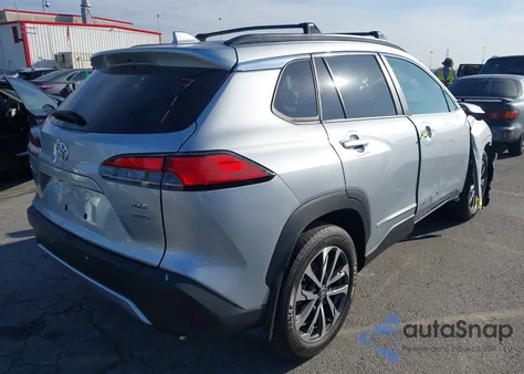 2023 Toyota Corolla Cross Xle z USA, uszkodzony, nr VIN 7MUDAABG9PV064131